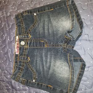Squeeze jean shorts size 4T